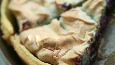 4-Ingredient Blueberry Meringue Pie