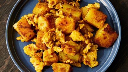 Spicy Potatoes and Scrambled Eggs